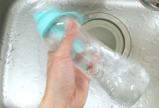 ダフィ浄水ボトルを振る